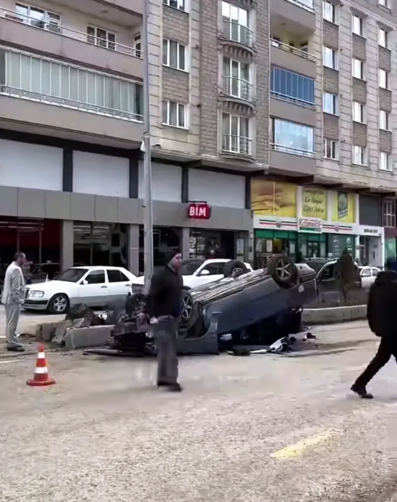 Erzurum’da Kırmızı Işık İhlali Kazaya Yol Açtı: 1 Yaralı